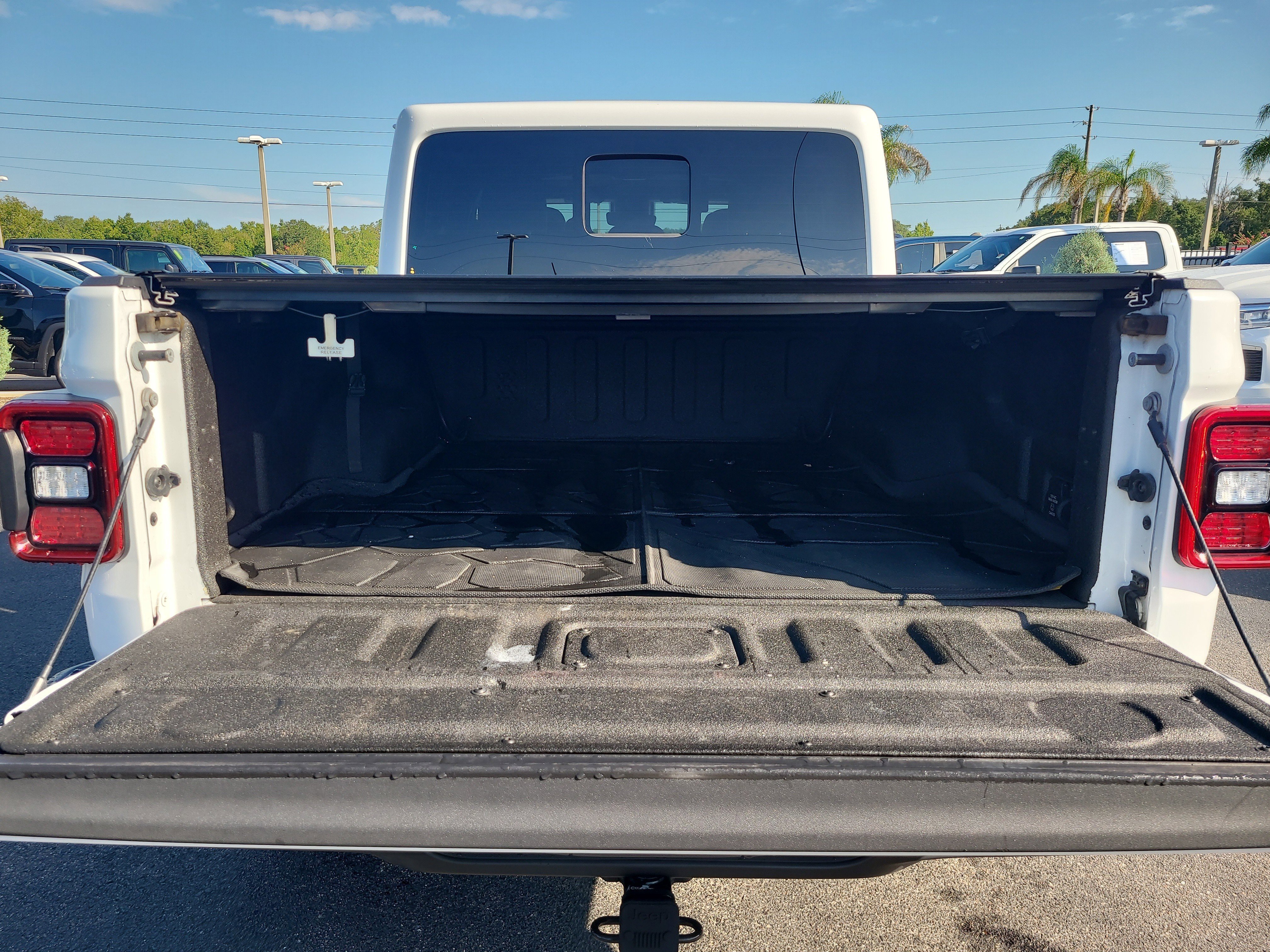 Used 2021 Jeep Gladiator Overland AWD/4WD image 8