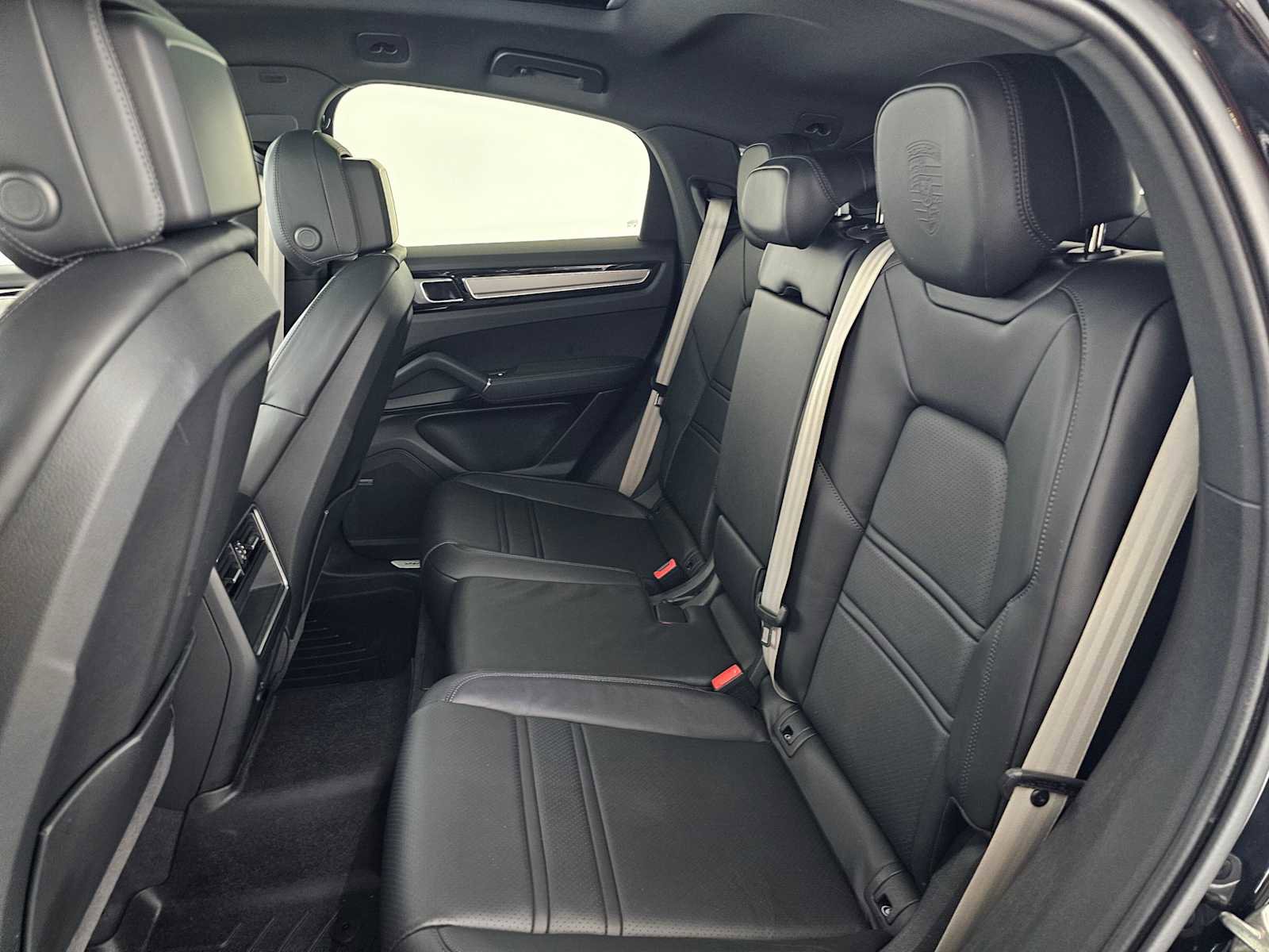 Used 2023 Porsche Cayenne Platinum Edition image 17