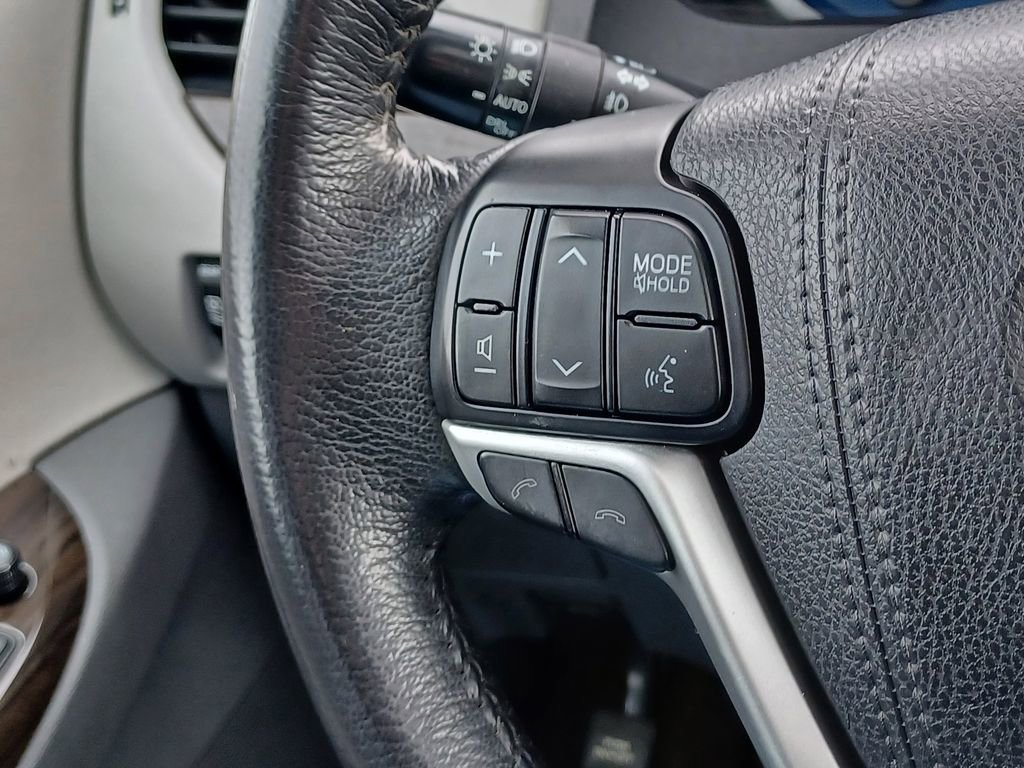 Used 2018 Toyota Sienna XLE FWD image 16