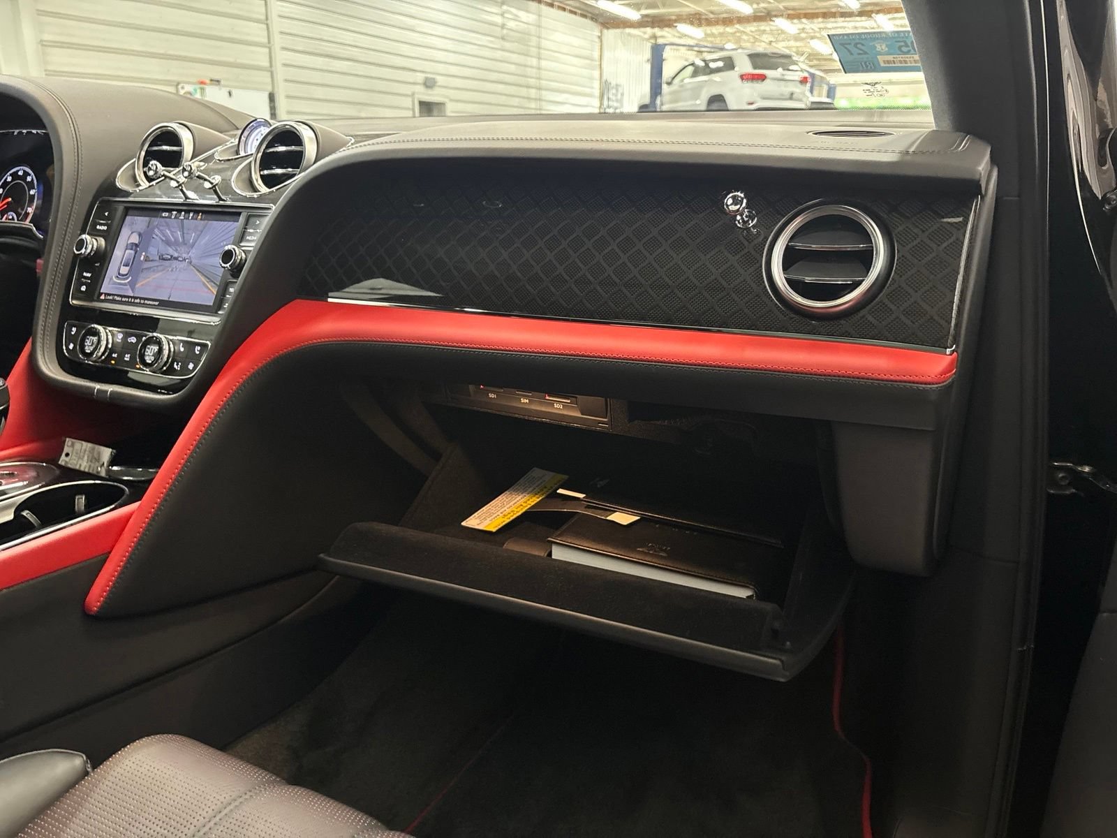 Used 2020 Bentley Bentayga AWD/4WD image 30