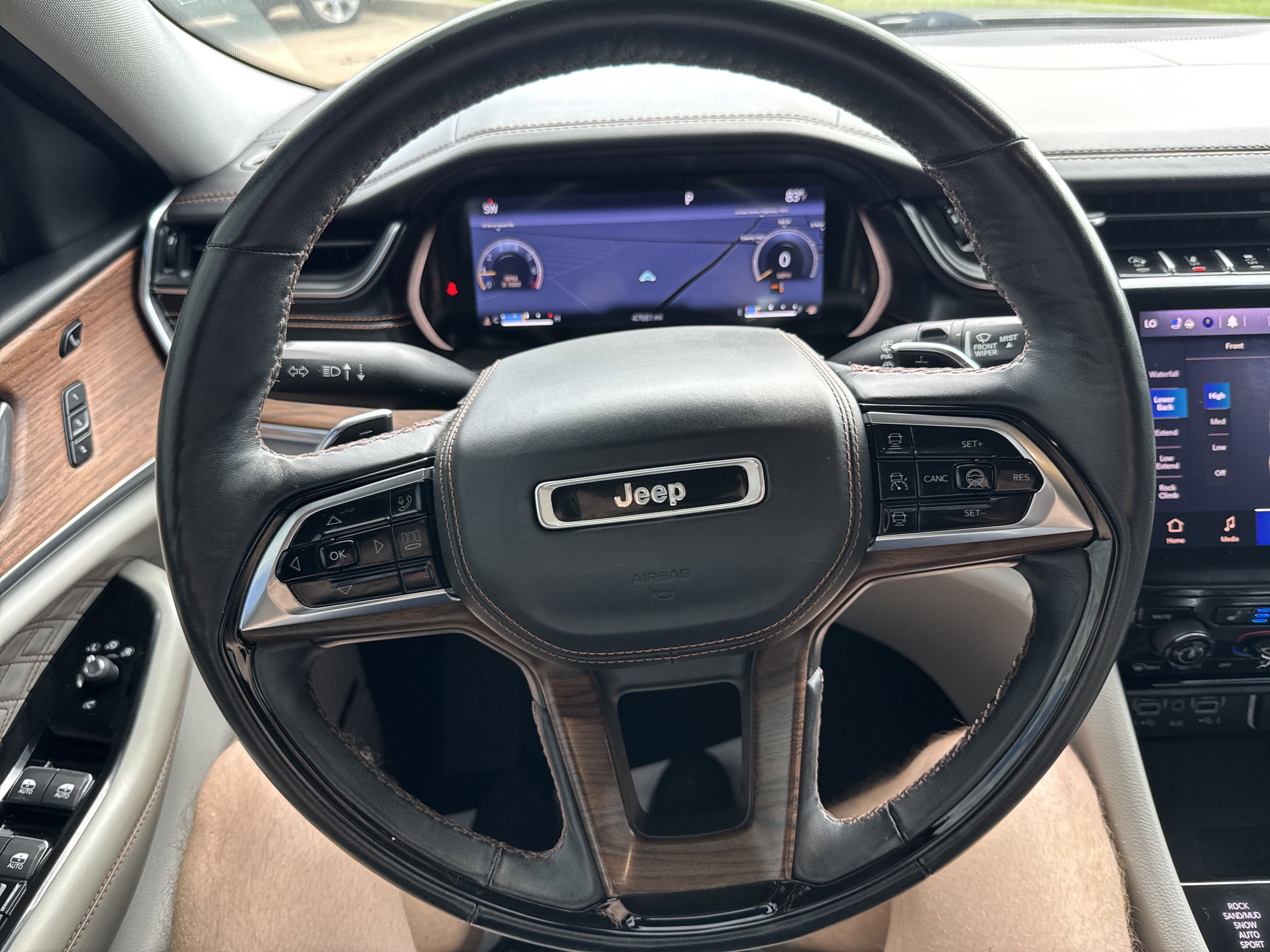 Used 2021 Jeep Grand Cherokee L Summit w/ Luxury Tech Group V image 11