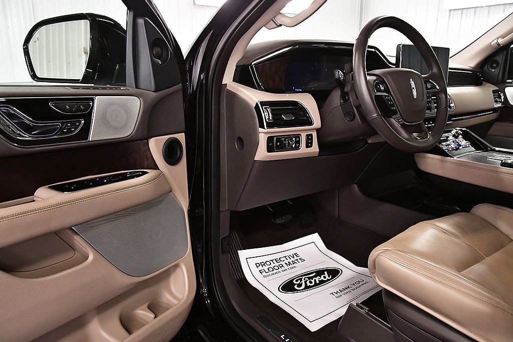Used 2024 Lincoln Navigator Reserve image 15
