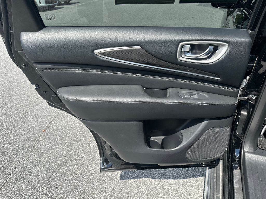 Used 2020 INFINITI QX60 Luxe w/ Essential Package FWD image 18