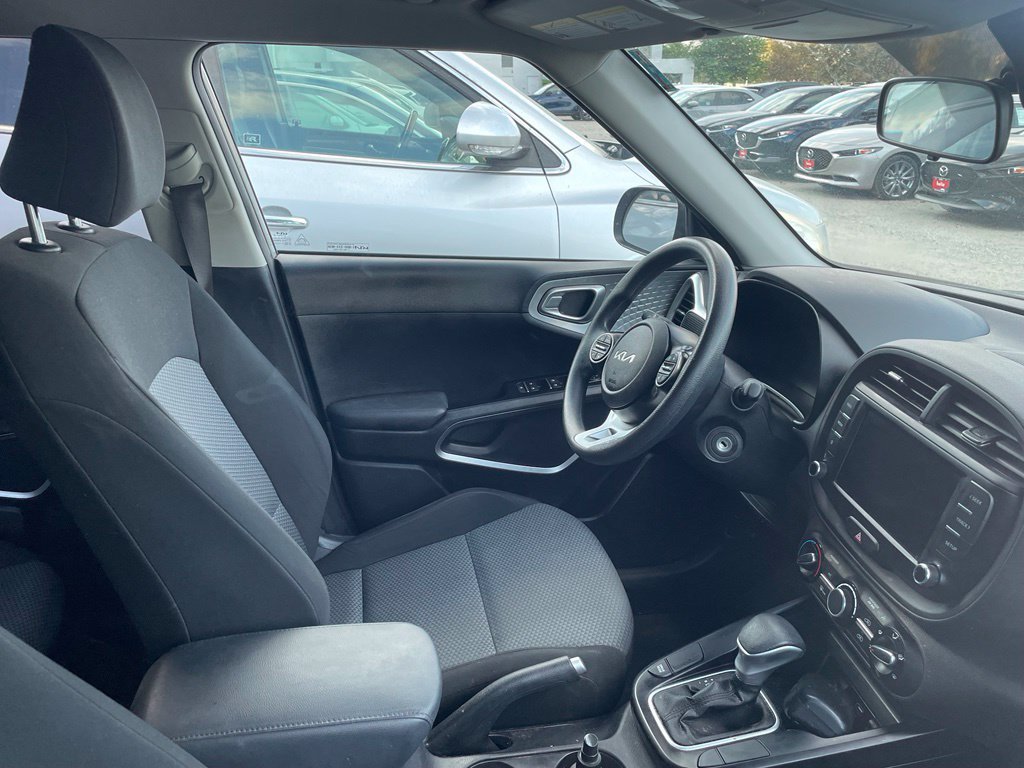 Used 2023 Kia Soul LX FWD image 9