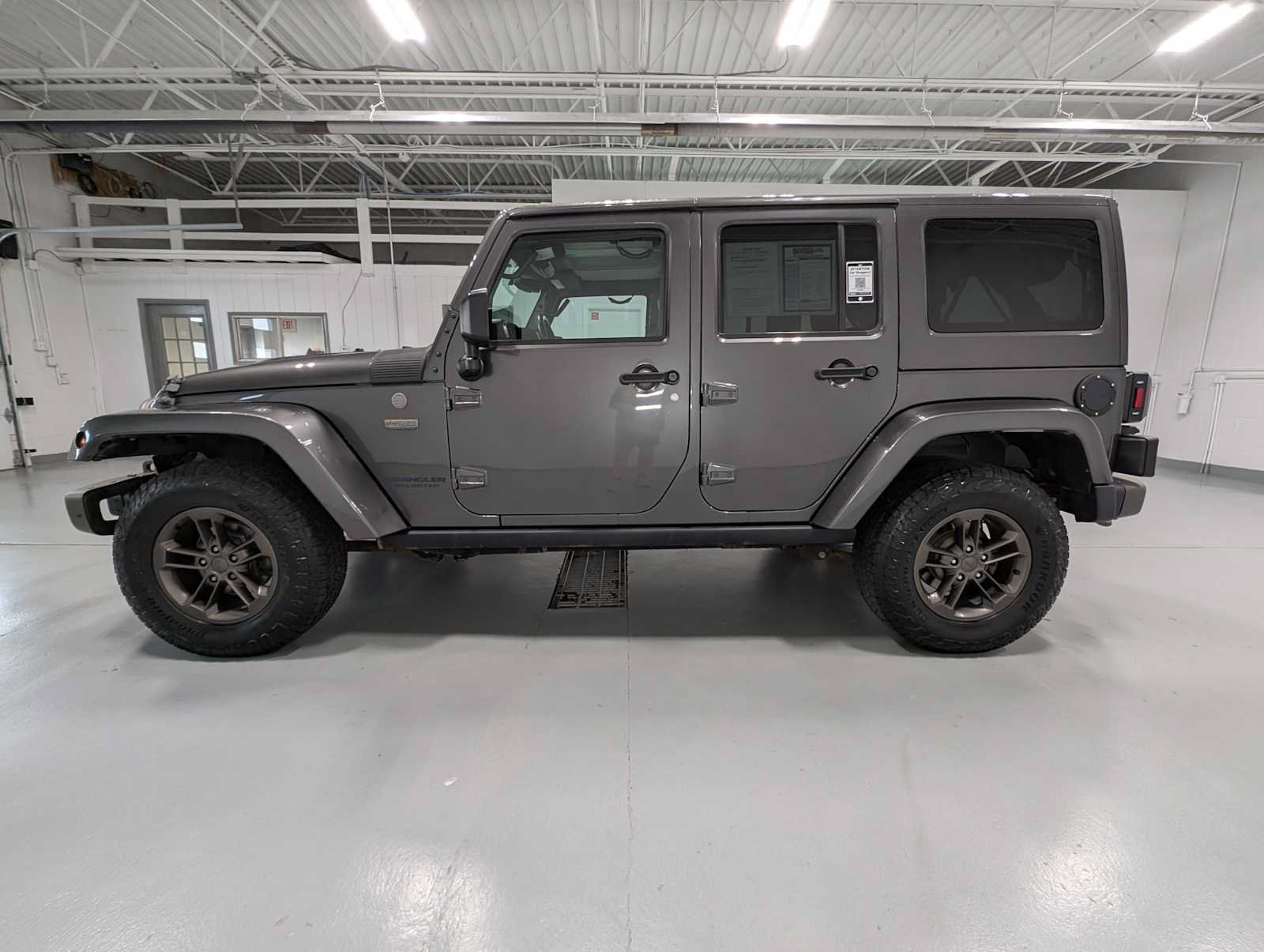 Used 2016 Jeep Wrangler Unlimited Sahara AWD/4WD image 11