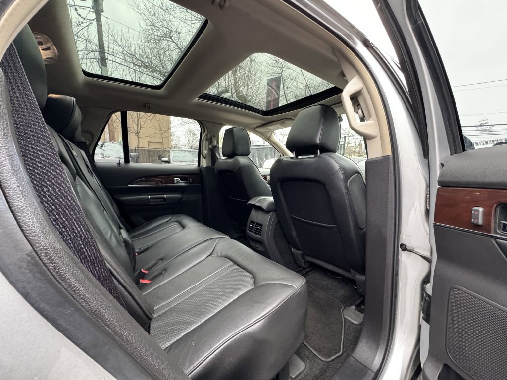 Used 2012 Lincoln MKX AWD image 16