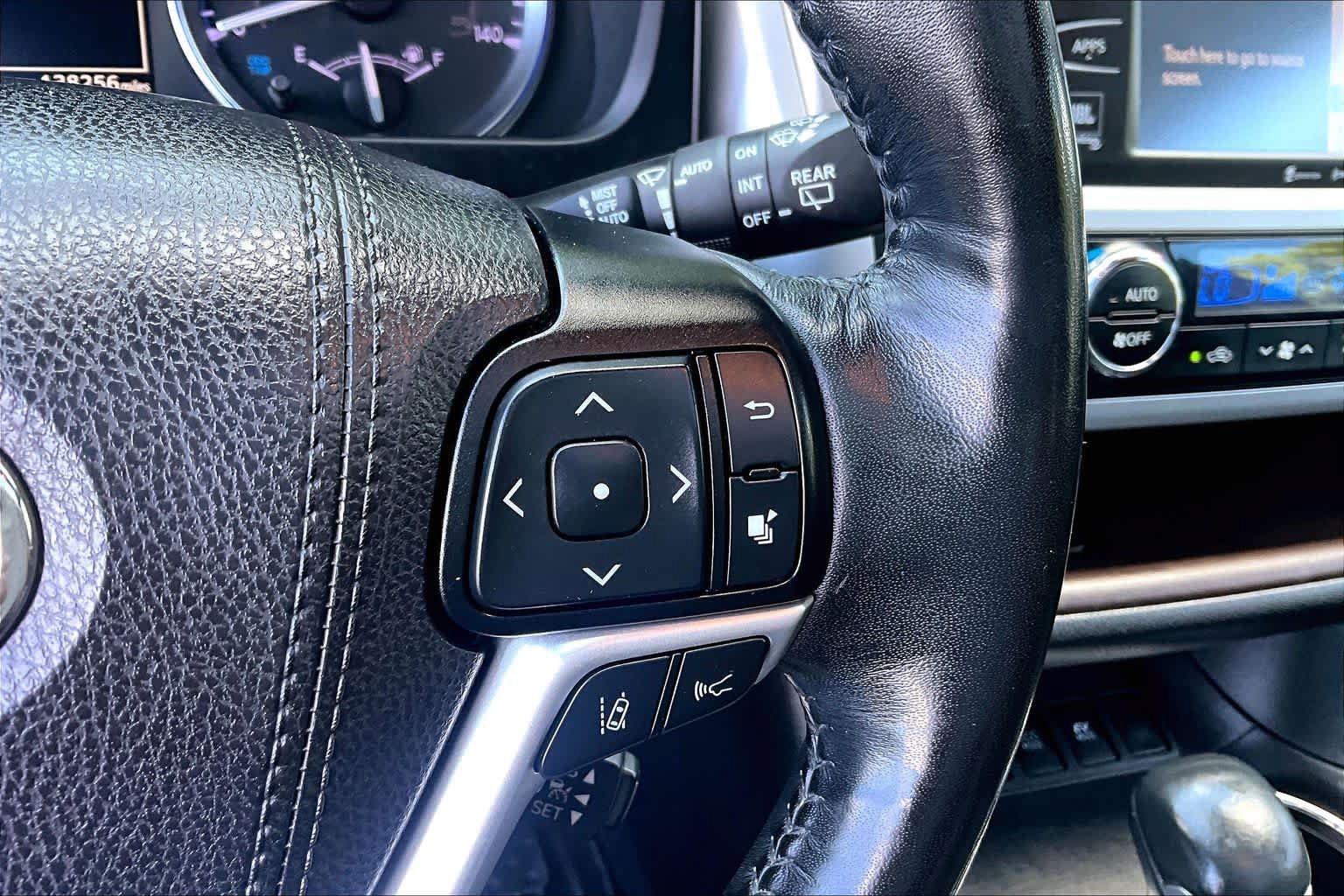 Used 2019 Toyota Highlander Limited Platinum AWD/4WD image 24