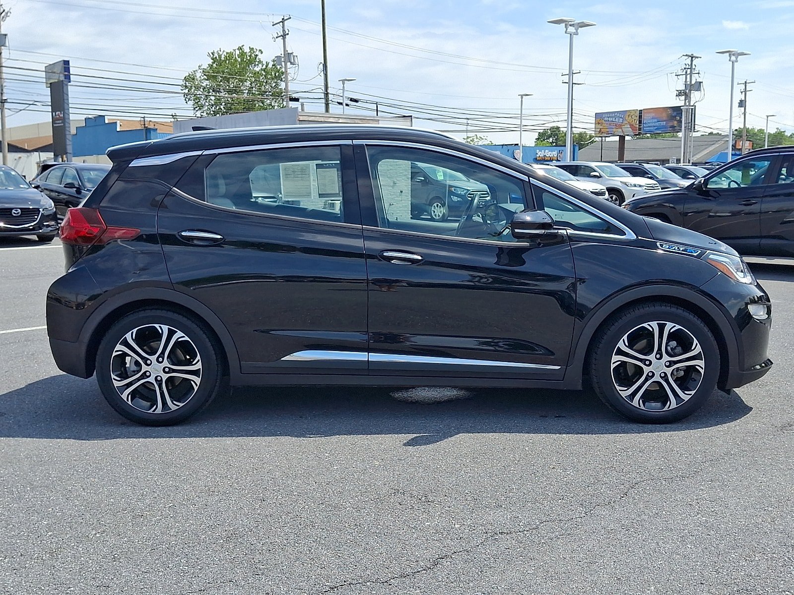Used 2017 Chevrolet Bolt Premier w/ Driver Confidence II Package FWD image 4
