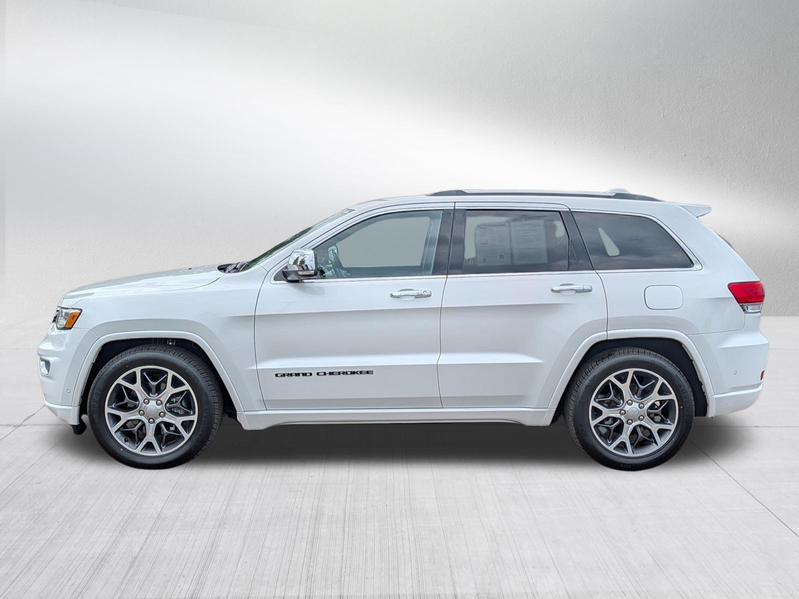 Used 2019 Jeep Grand Cherokee Overland AWD/4WD image 4