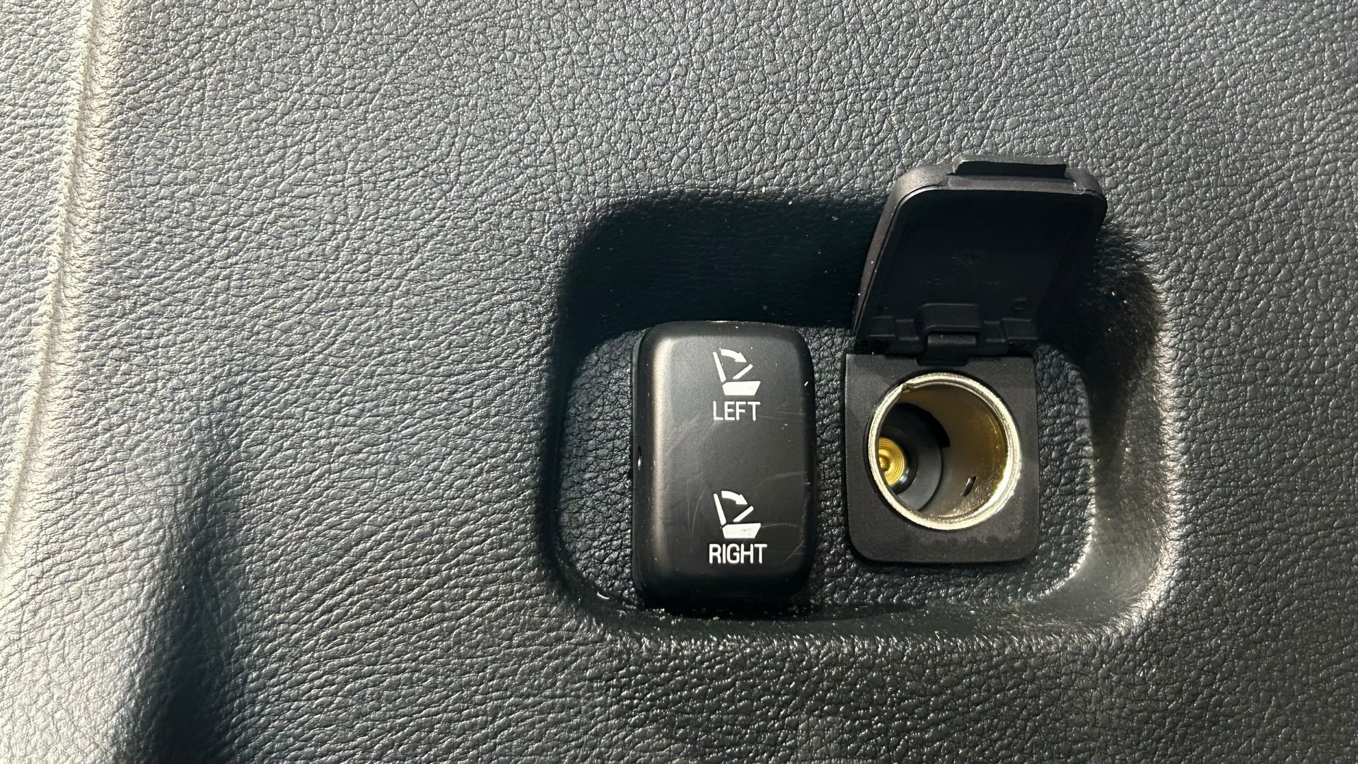 Used 2019 Ford Edge Titanium AWD/4WD image 32