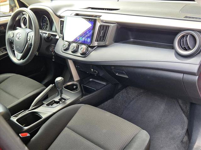 Used 2018 Toyota RAV4 LE FWD image 20