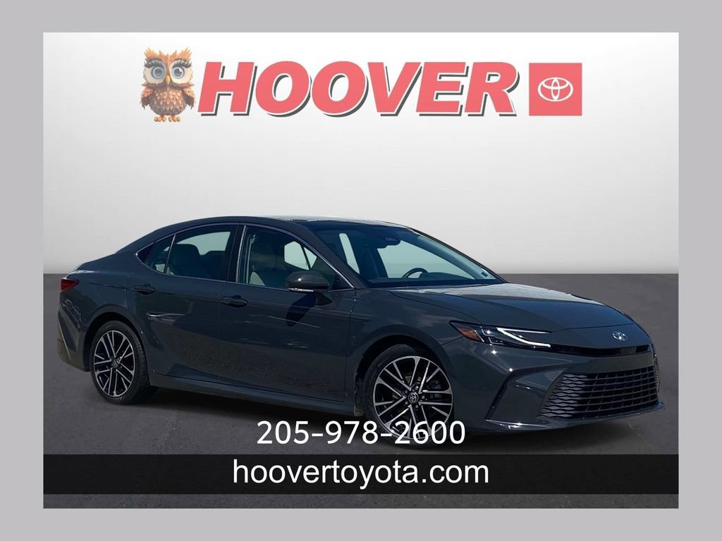 Used 2025 Toyota Camry XLE FWD image 1