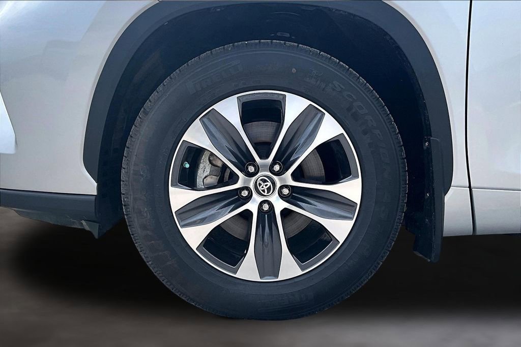 Used 2023 Toyota Highlander XLE image 34