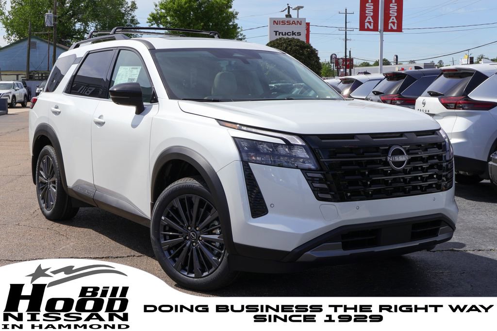 New 2026 Nissan Pathfinder SL image 1