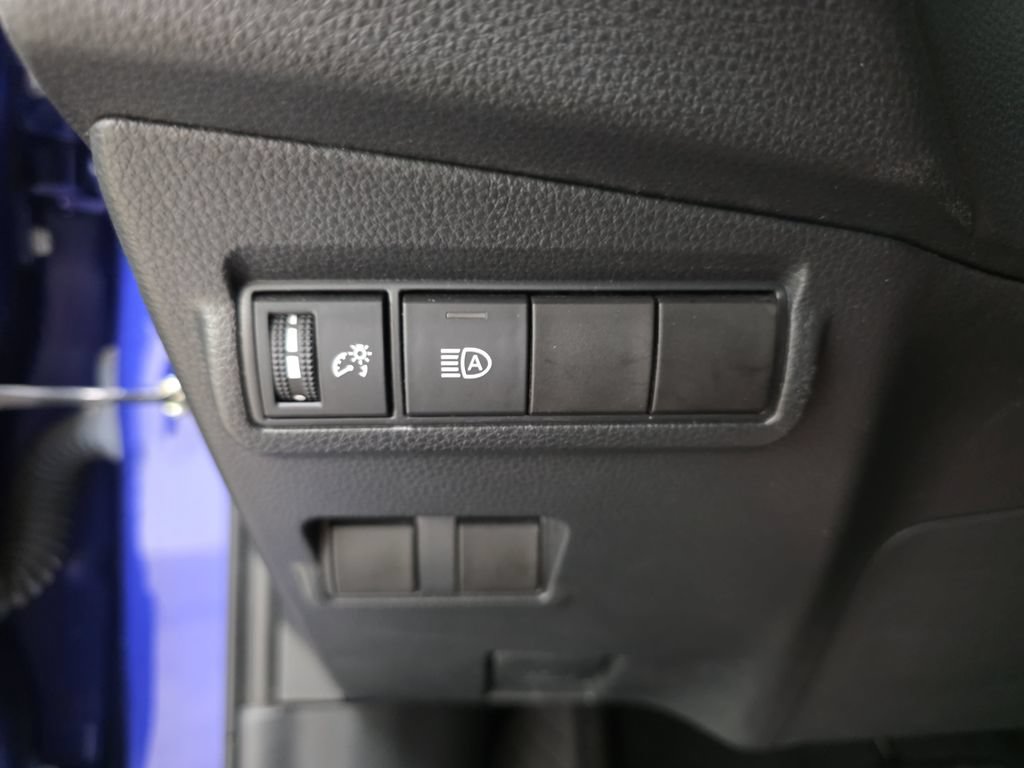 Used 2022 Toyota Corolla Cross LE AWD/4WD image 25