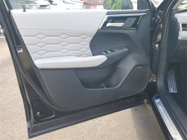 New 2025 Mitsubishi Outlander AWD image 18