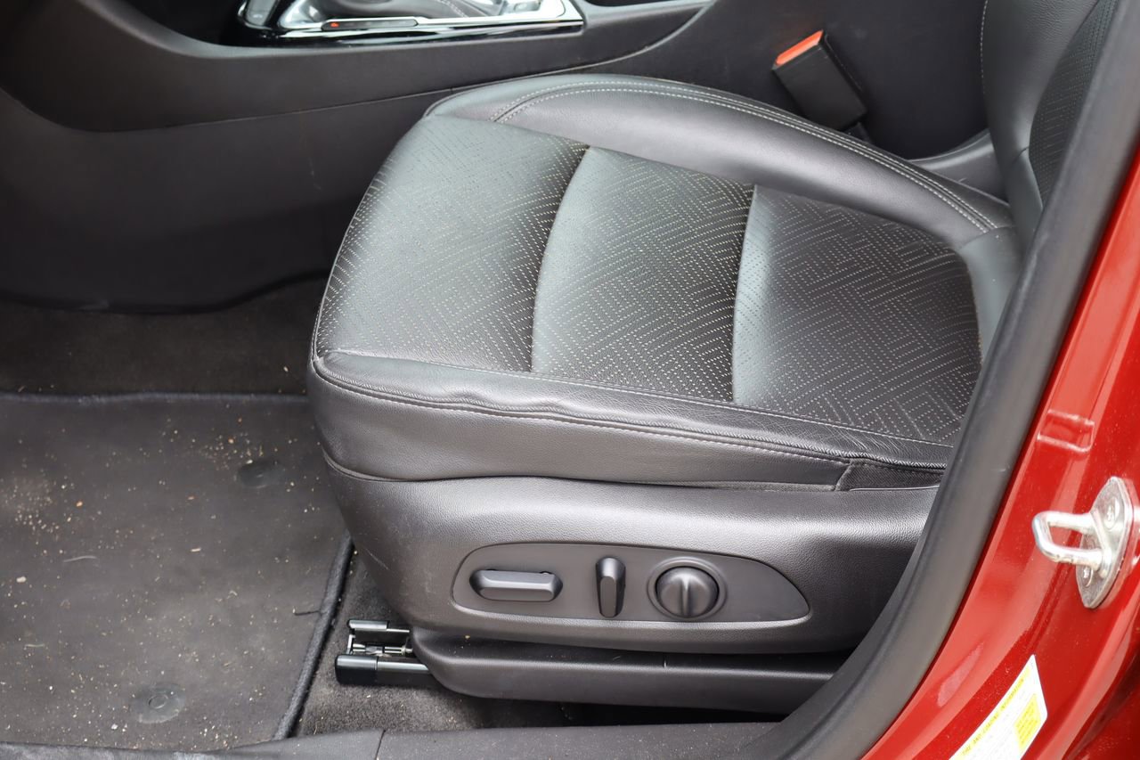 Used 2020 Buick Encore GX Essence w/ Experience Buick Package FWD image 14