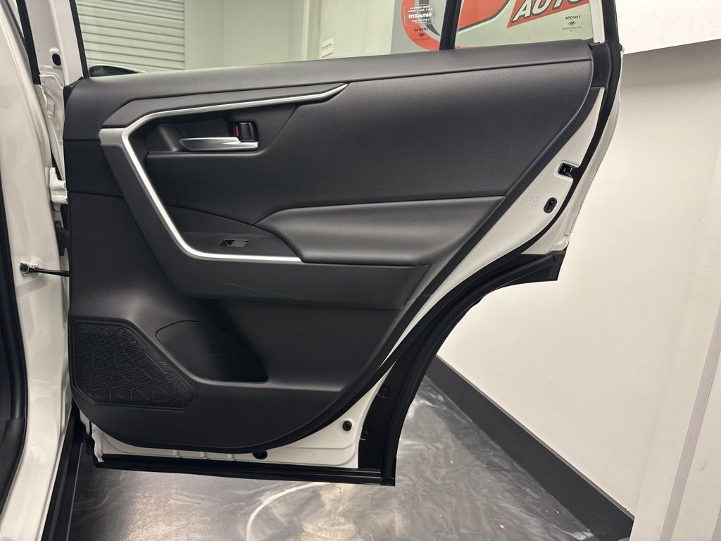 Used 2022 Toyota RAV4 XLE image 12