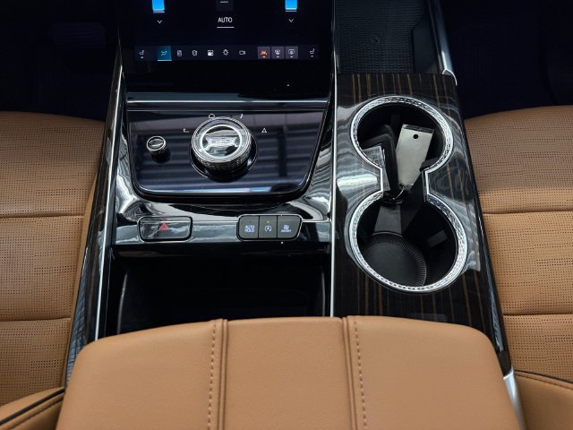 Used 2026 Cadillac Escalade ESV Luxury w/ Touring Package AWD/4WD image 11