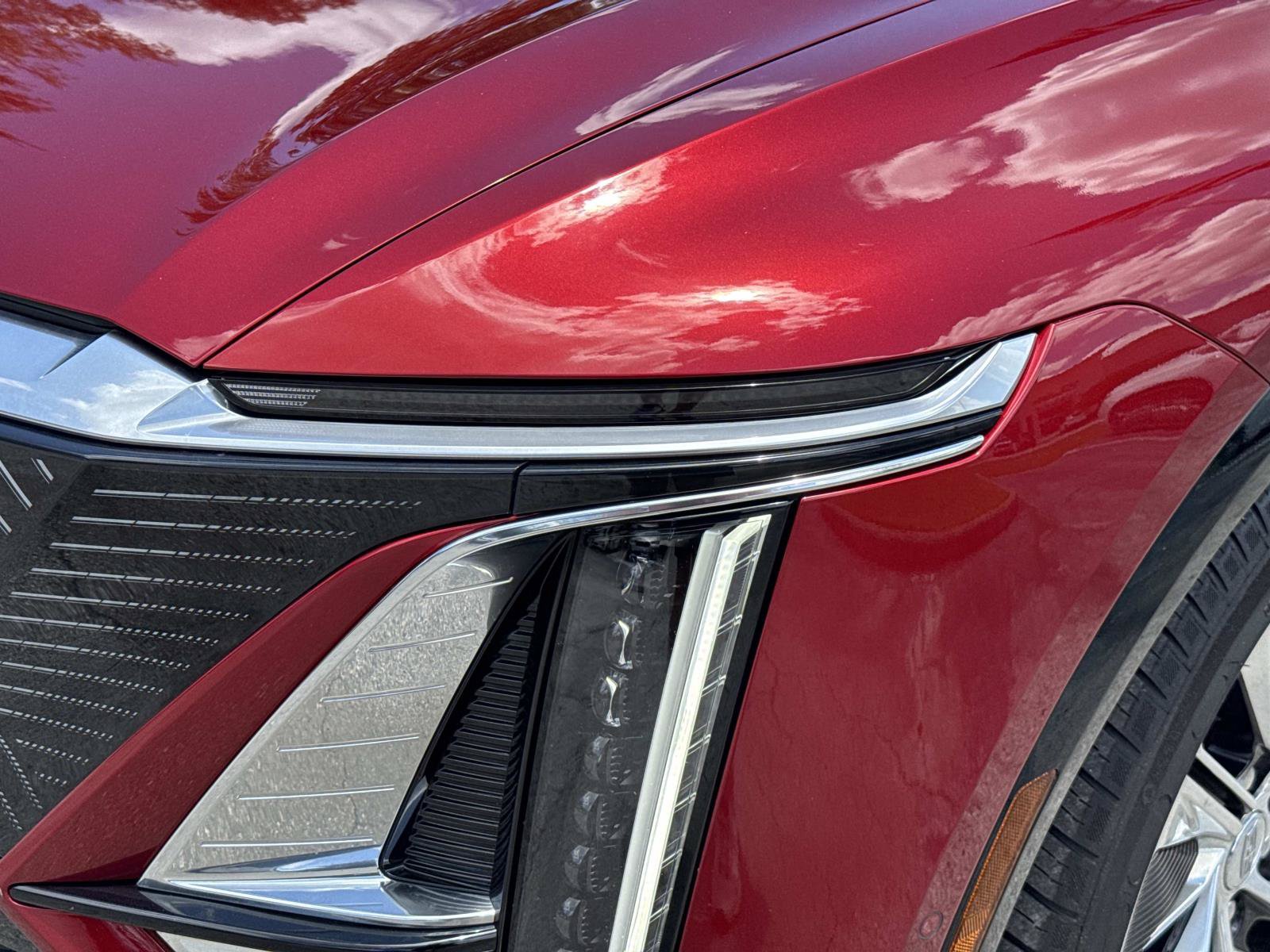 Certified 2025 Cadillac Lyriq Luxury w/ LPO, Floor Liner Package AWD/4WD image 9