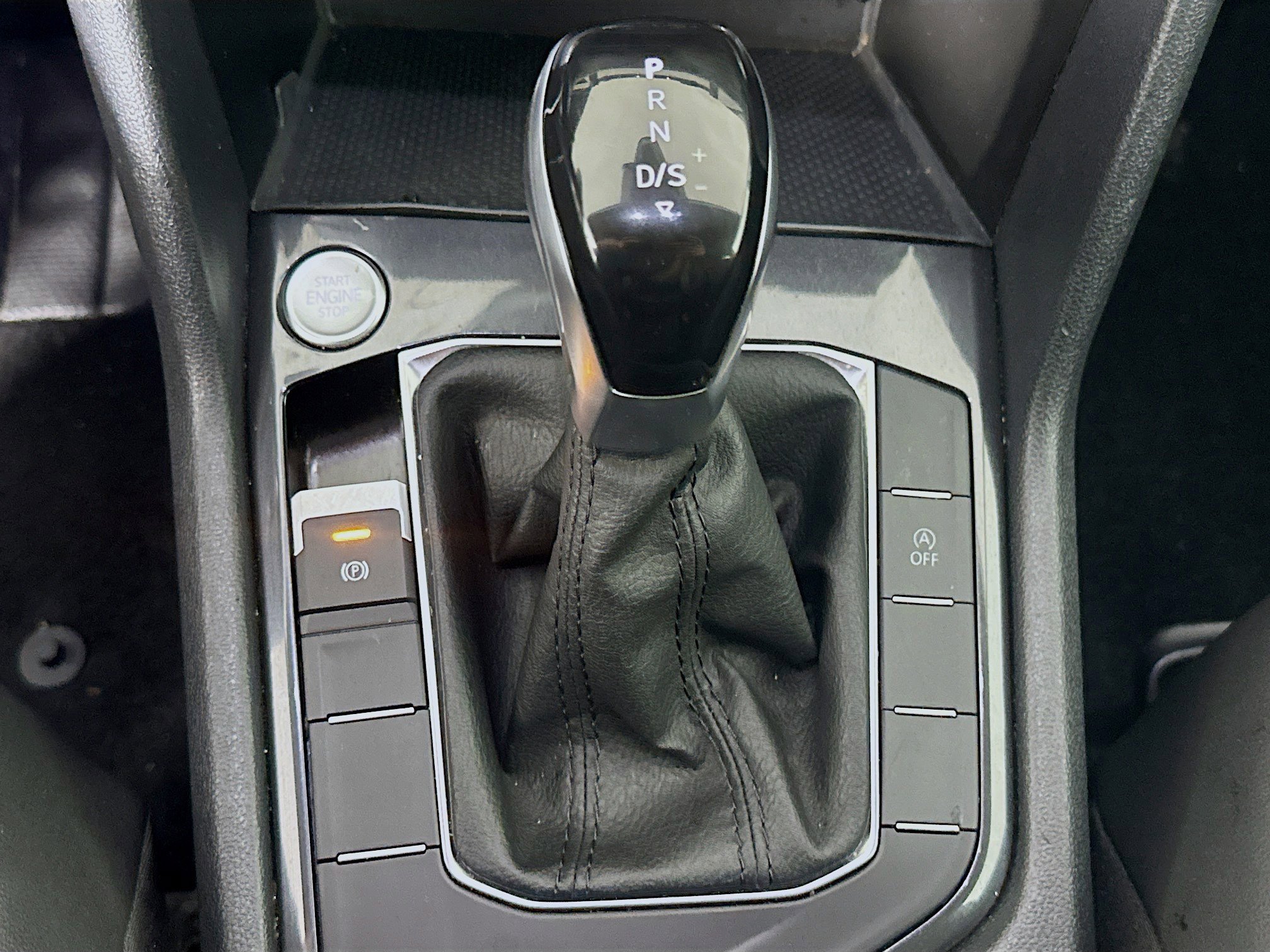 Used 2024 Volkswagen Tiguan Wolfsburg Edition image 24