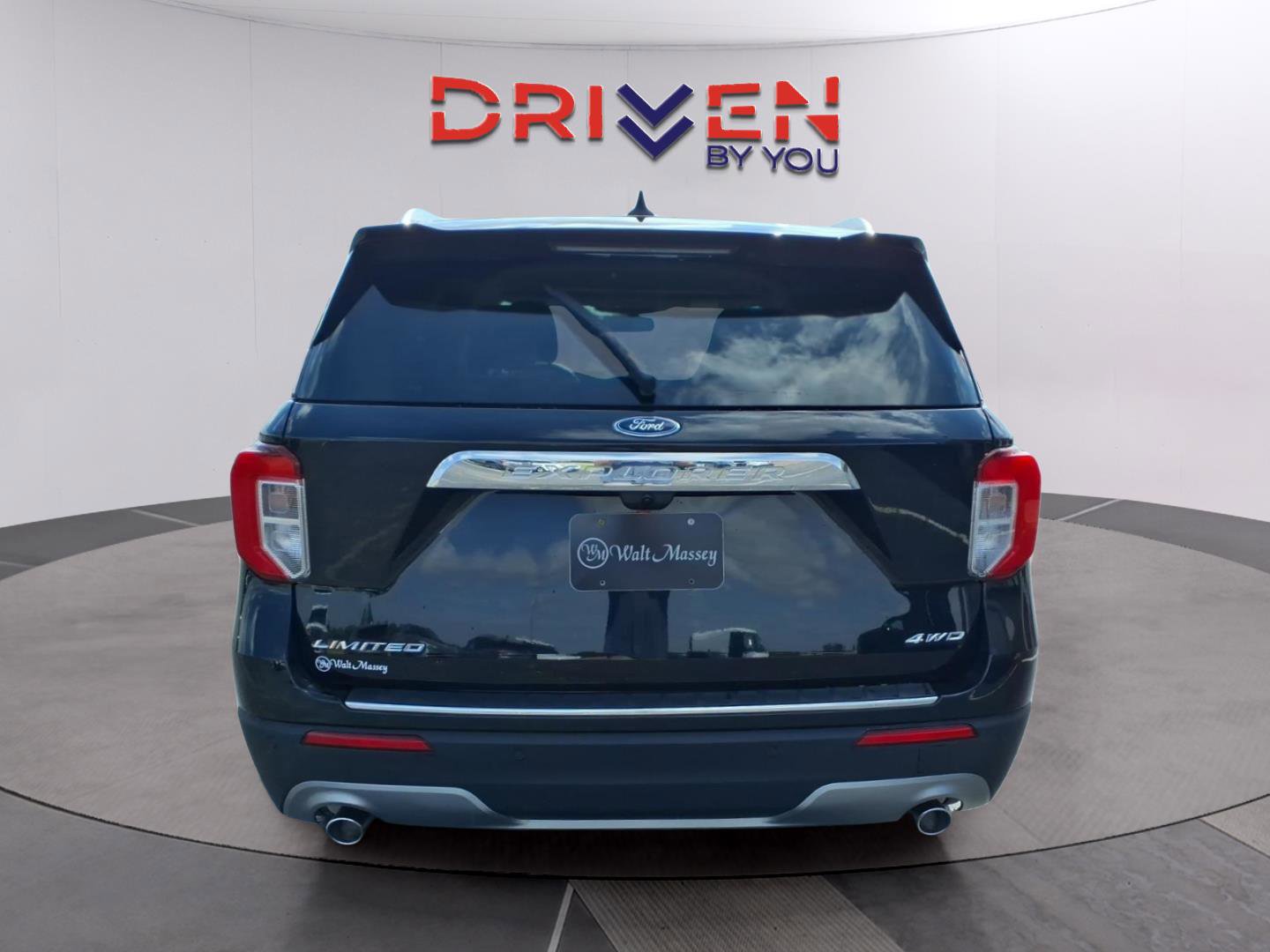 Used 2023 Ford Explorer Limited w/ Equipment Group 301A AWD/4WD image 4