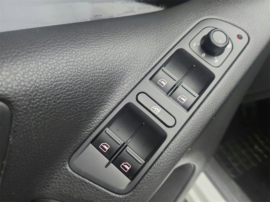 Used 2017 Volkswagen Tiguan Limited w/ Premium Package image 17