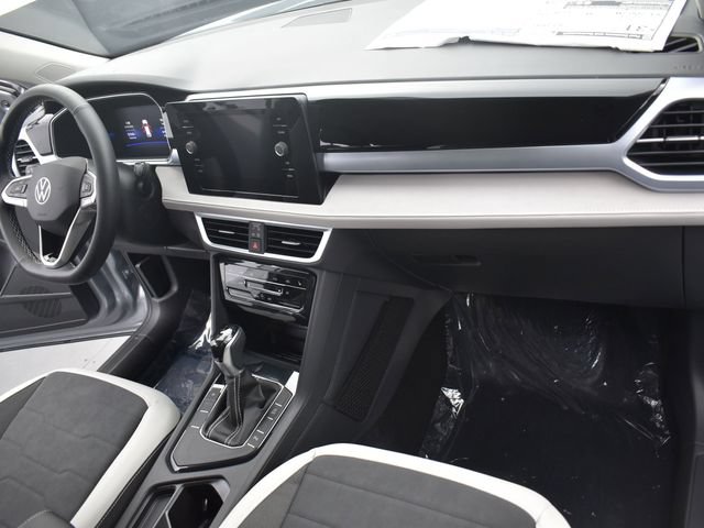 Used 2025 Volkswagen Taos SE FWD image 28