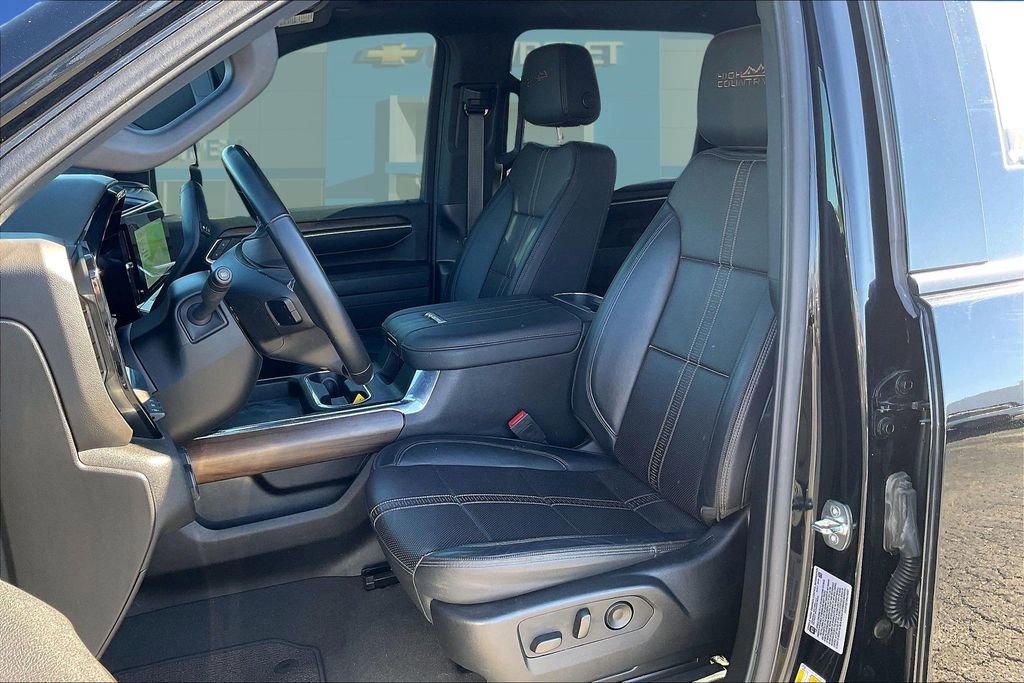 Used 2024 Chevrolet Silverado 2500 High Country w/ High Country Premium Package AWD/4WD image 22