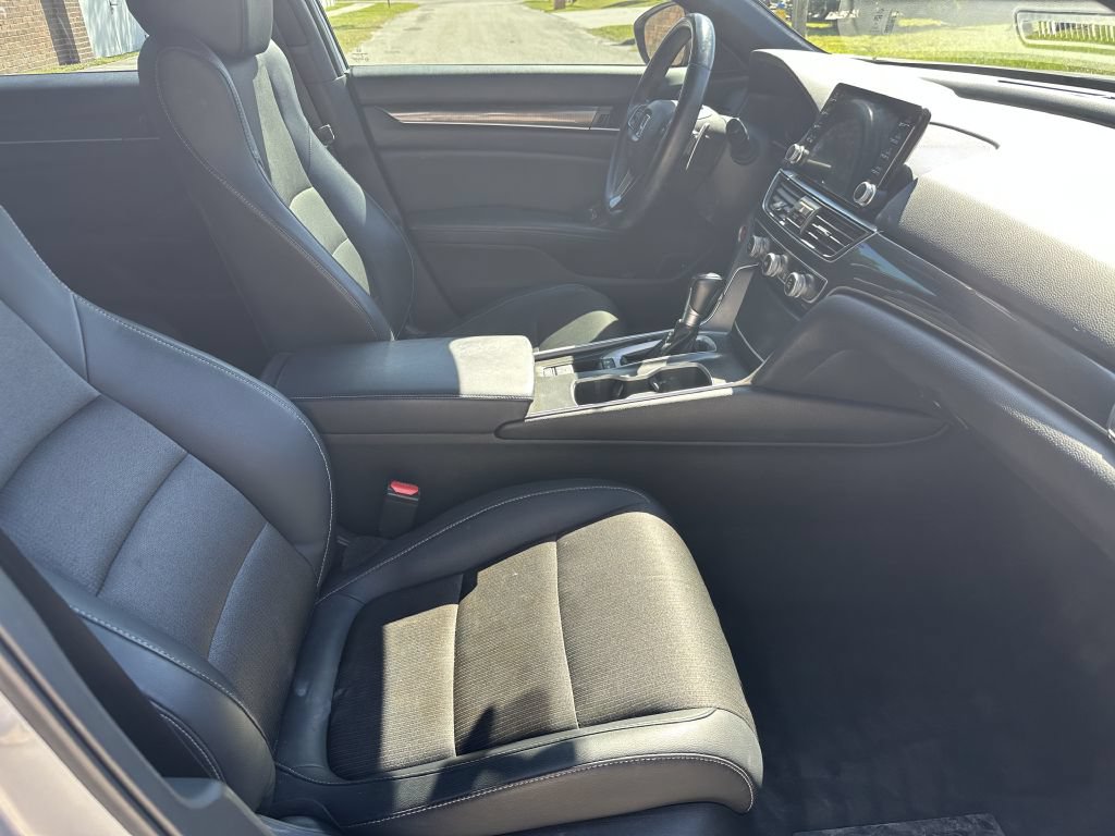 Used 2018 Honda Accord Sport image 10