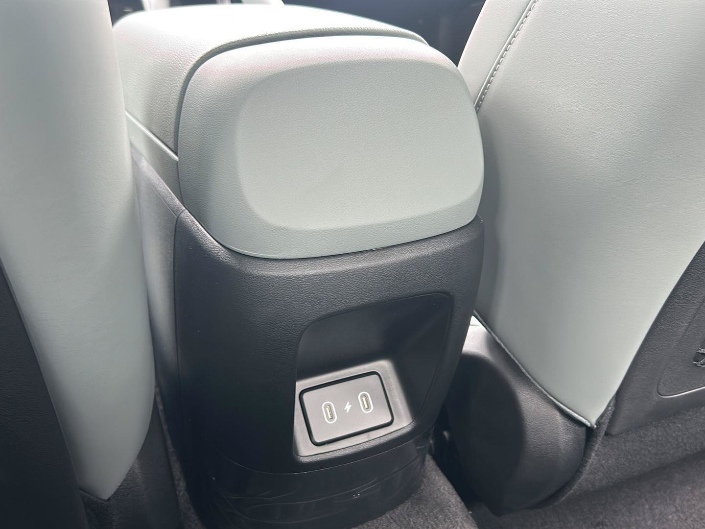 Certified 2025 Hyundai Elantra Limited FWD image 18