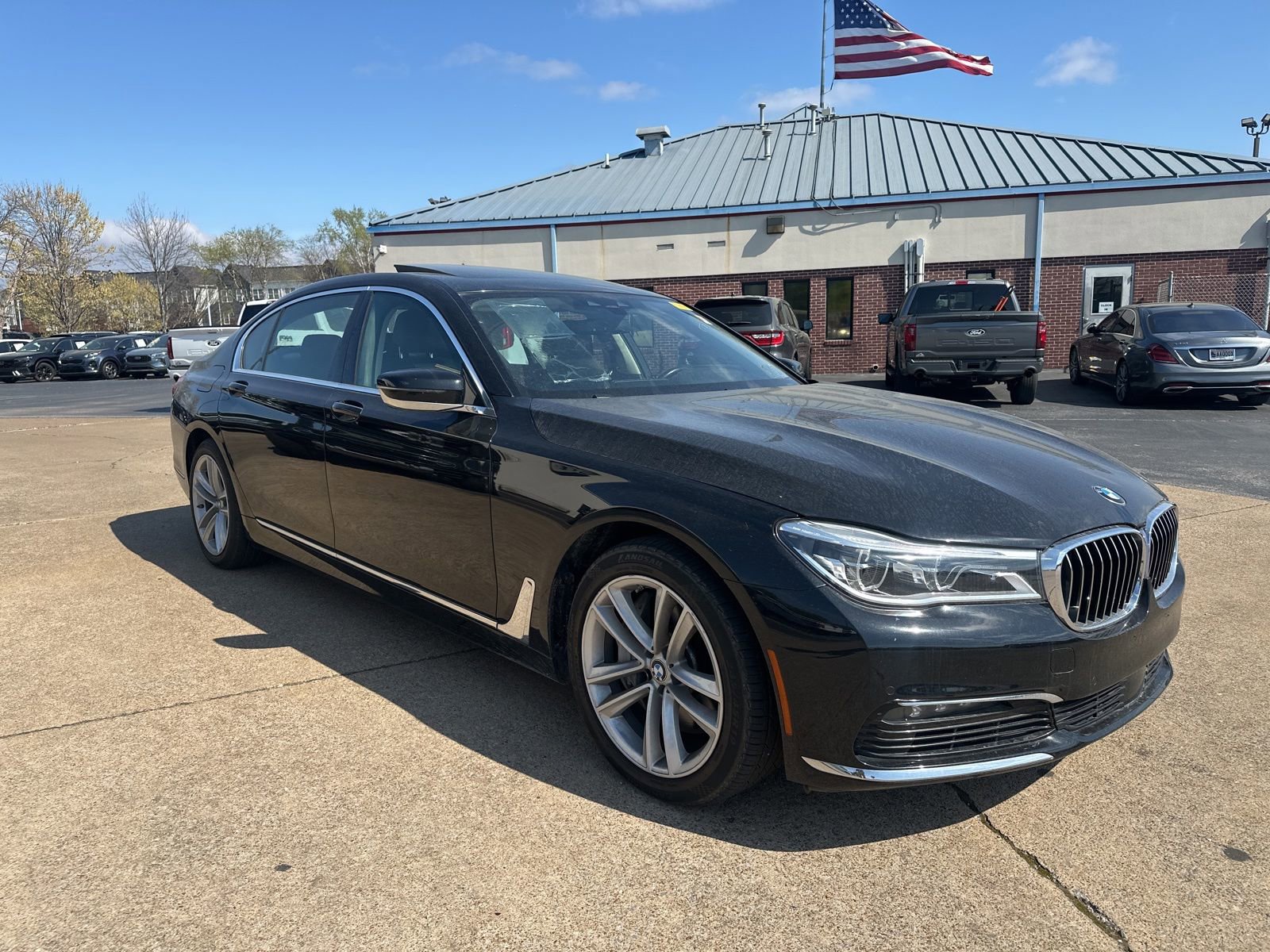 Used 2018 BMW 750i xDrive image 2