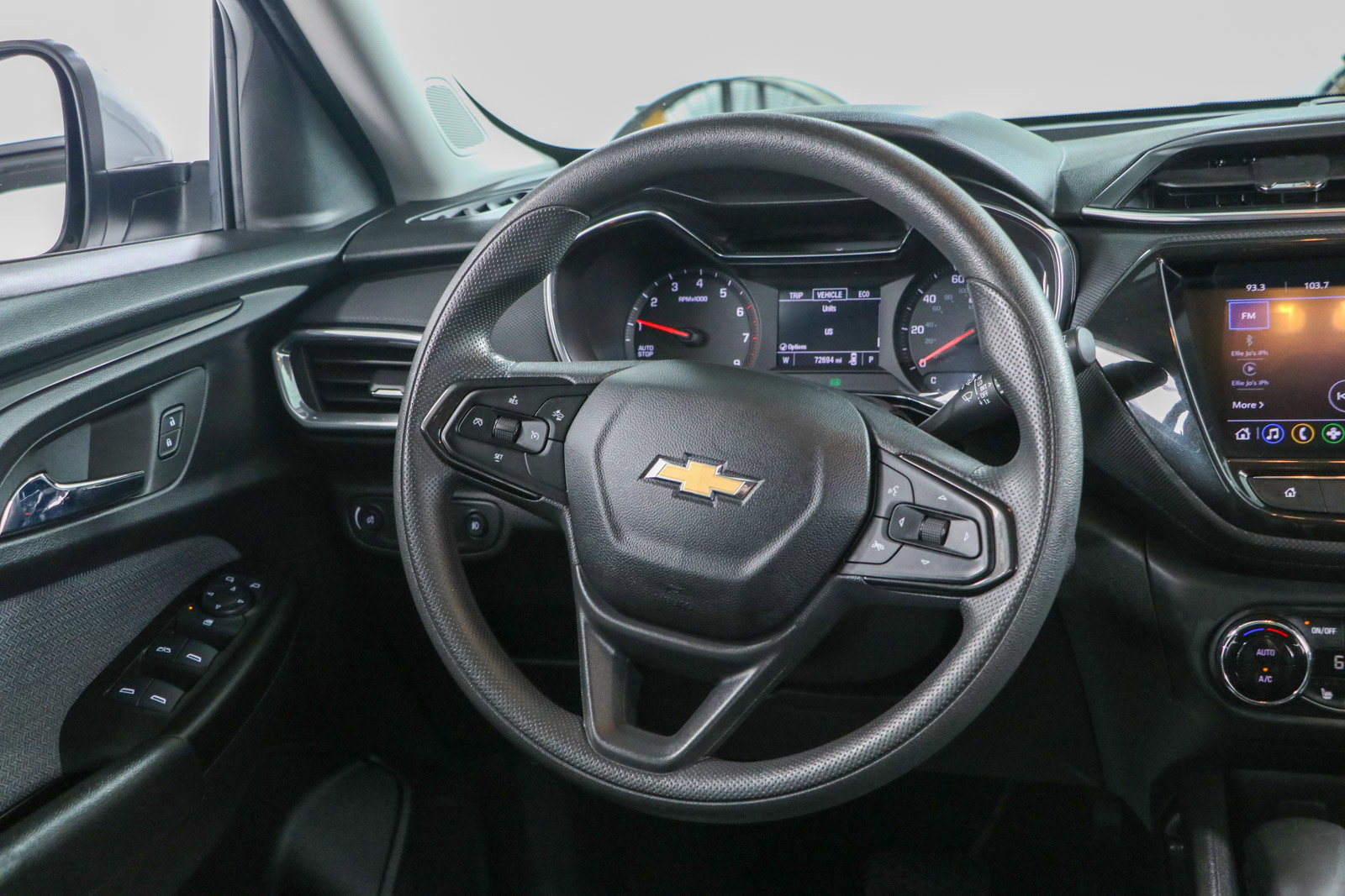 Used 2023 Chevrolet TrailBlazer LT w/ Convenience Package FWD image 12