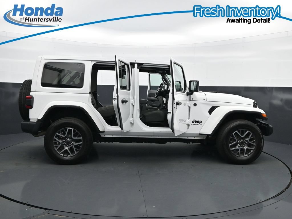 Used 2025 Jeep Wrangler Unlimited Sahara AWD/4WD image 41