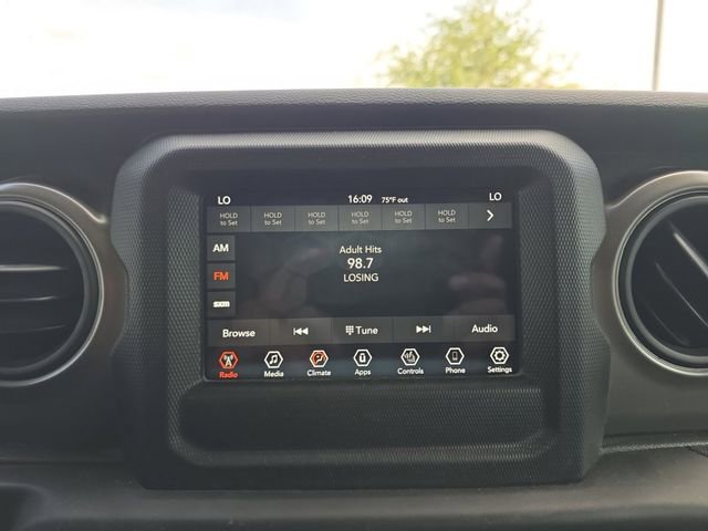 Used 2021 Jeep Gladiator Sport image 8