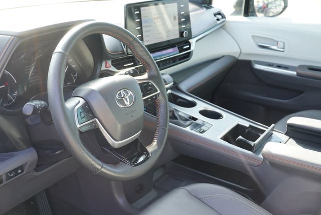Used 2023 Toyota Sienna XSE FWD image 20