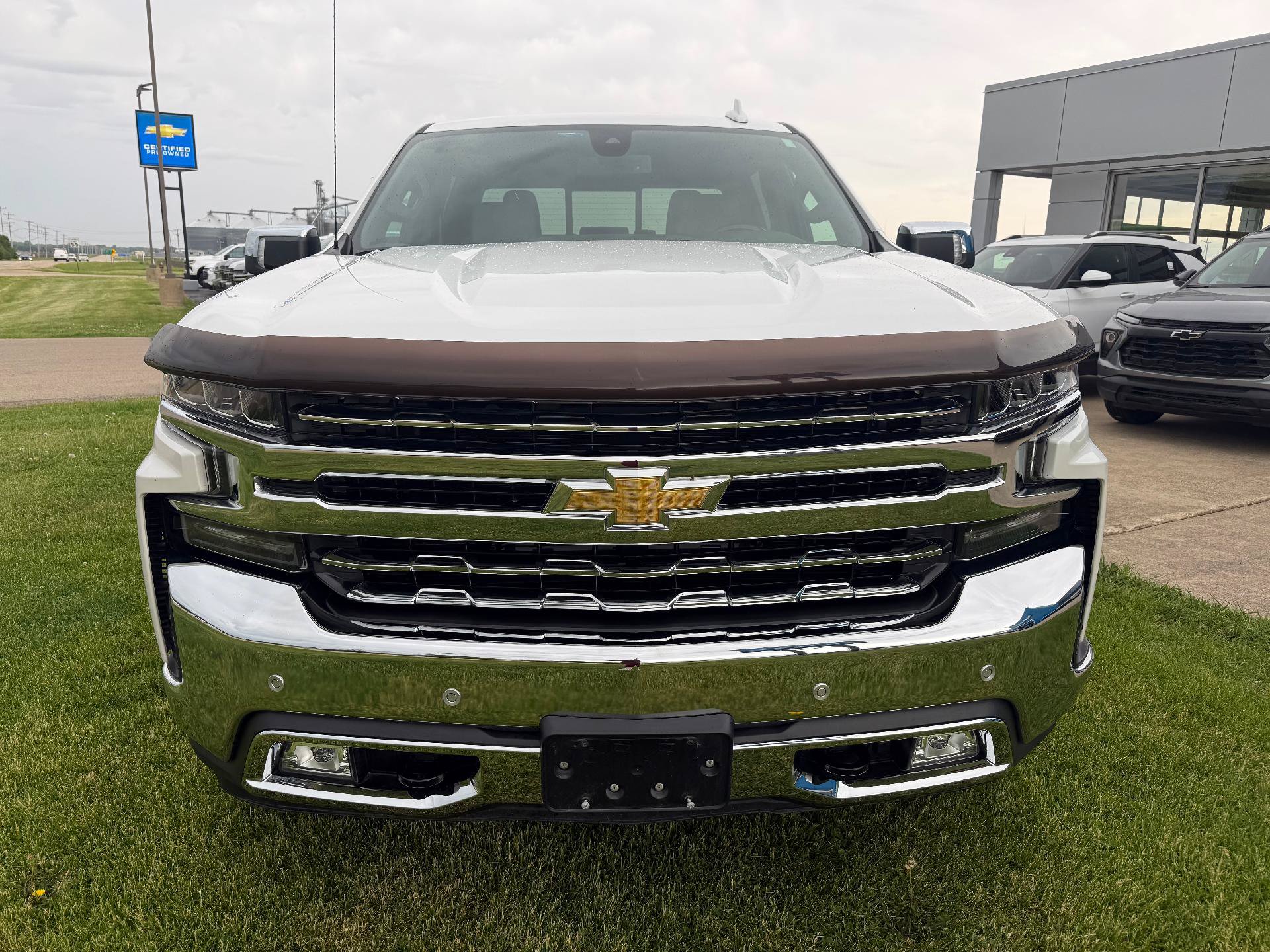 Used 2022 Chevrolet Silverado 1500 LTZ AWD/4WD image 2