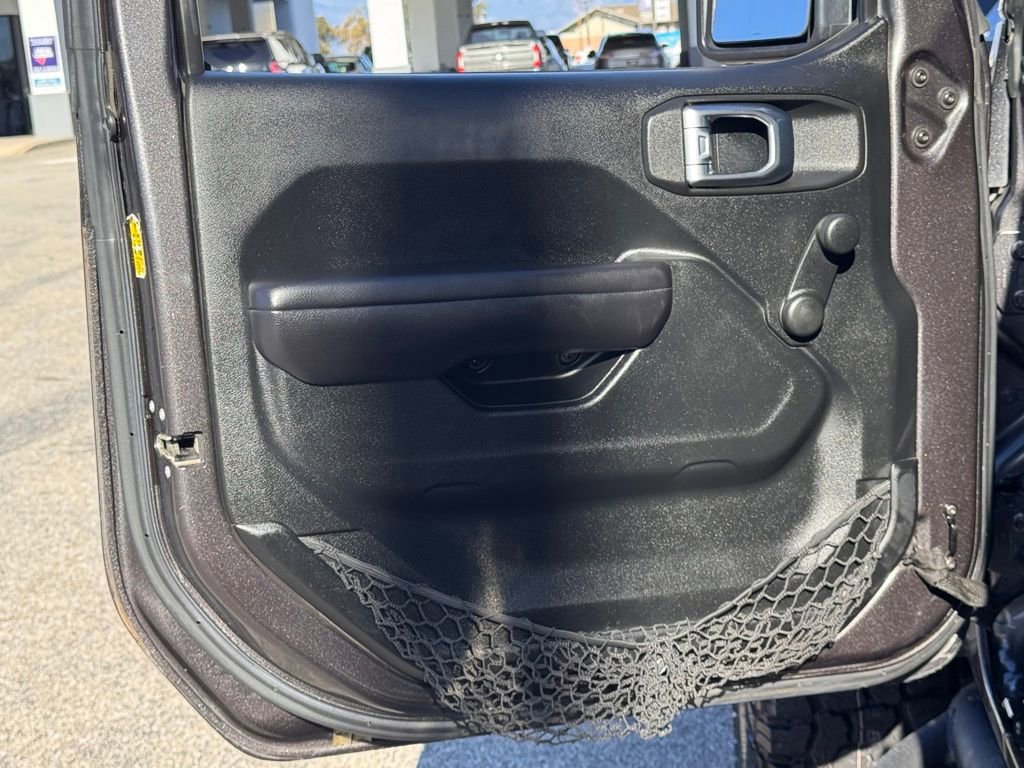 Used 2018 Jeep Wrangler Unlimited Sport image 15