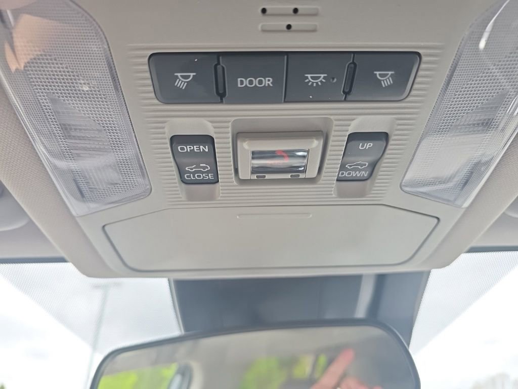 Used 2023 Toyota RAV4 XLE Premium image 31