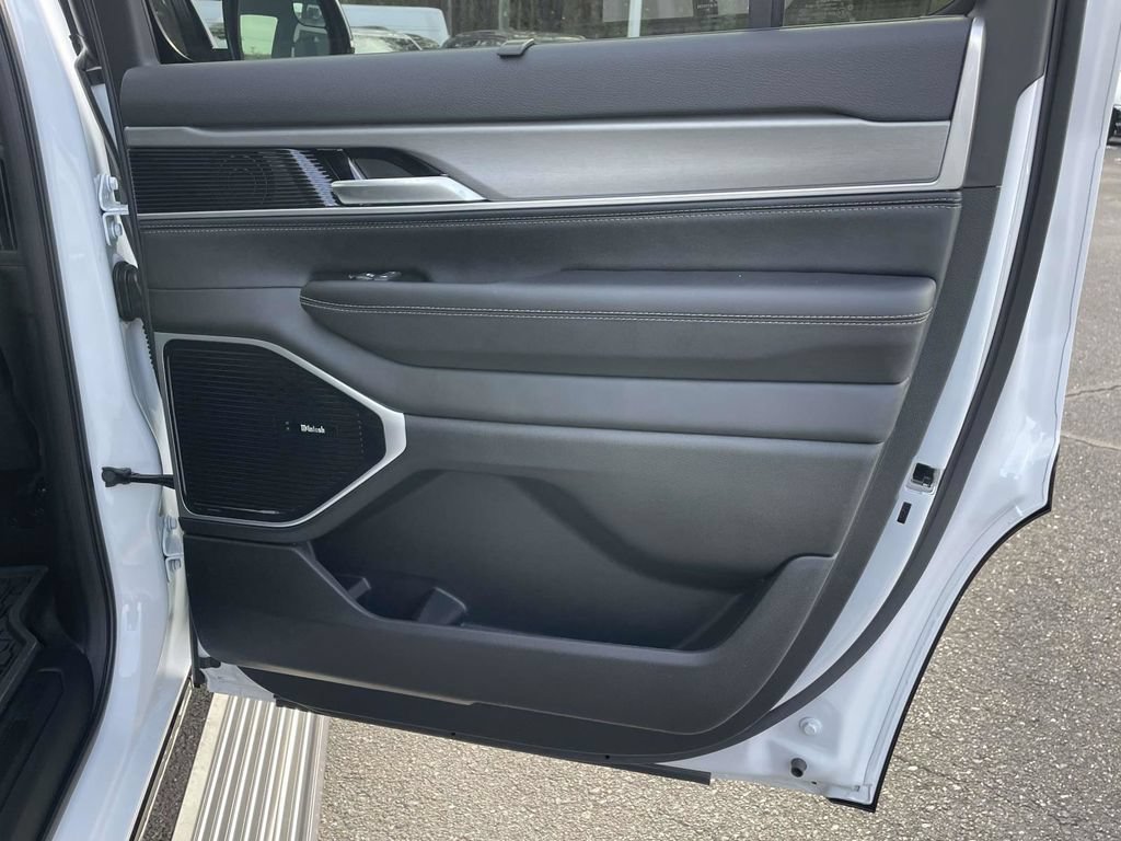 New 2026 Jeep Grand Wagoneer Limited AWD/4WD image 18