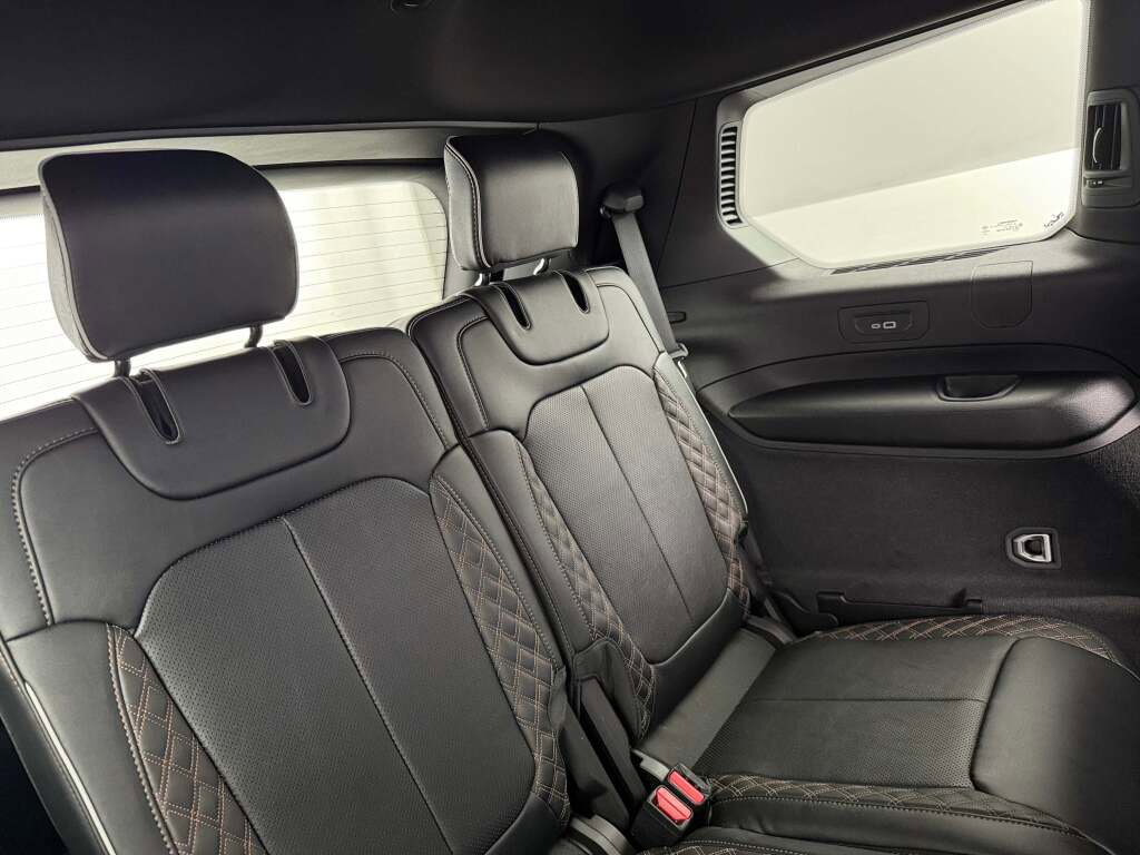 New 2025 Jeep Grand Cherokee L Summit w/ Luxury Tech Group V image 39