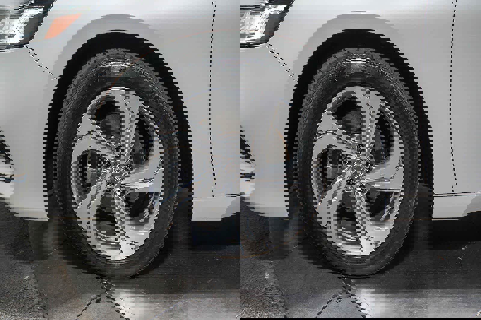 Used 2018 Honda Accord EX image 9