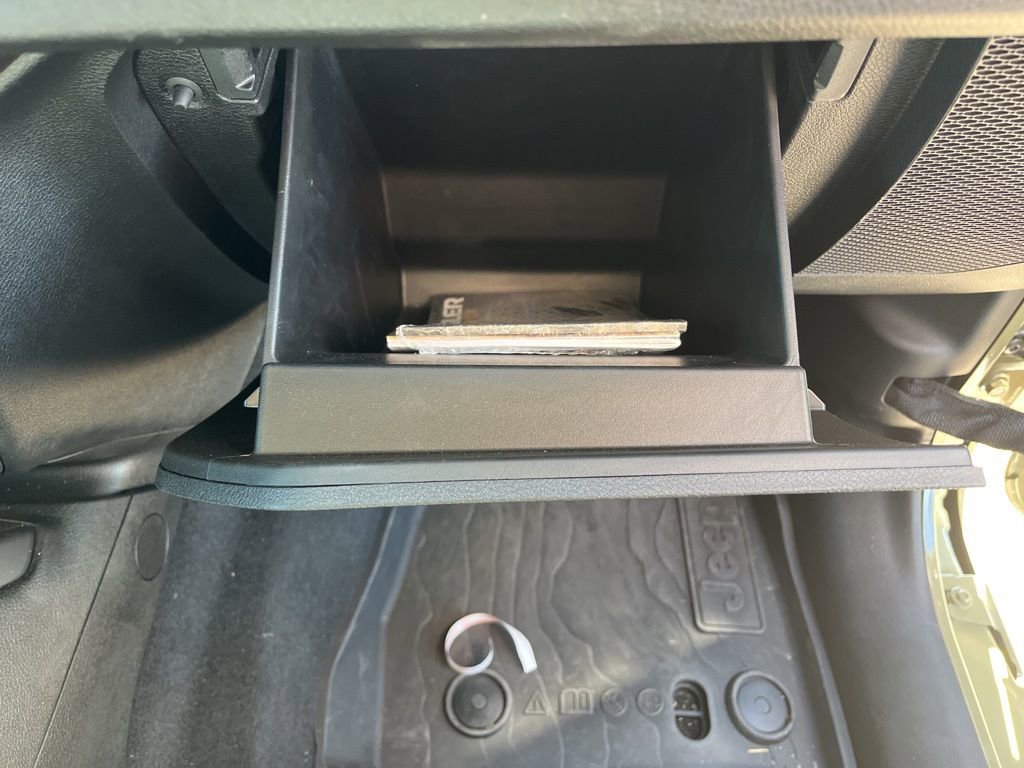 Used 2025 Jeep Wrangler Sport image 38