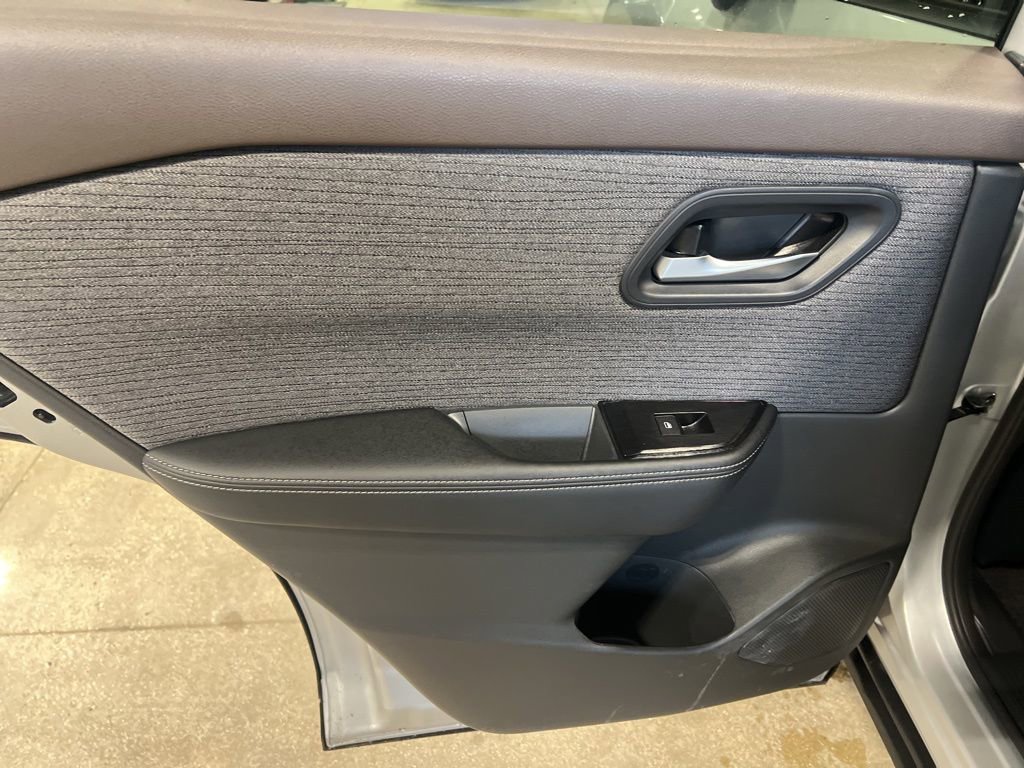 Certified 2023 Nissan Rogue SV image 10