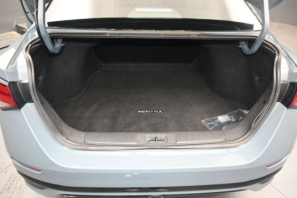 Used 2025 Nissan Sentra SR w/ SR Premium Package FWD image 16