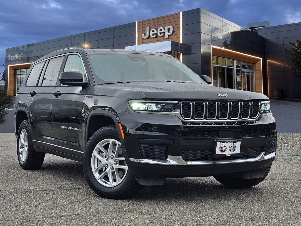 Used 2023 Jeep Grand Cherokee L Laredo image 1