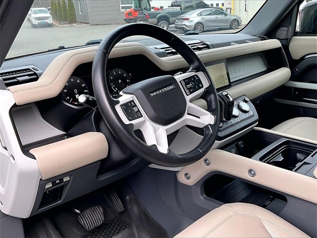 Used 2024 Land Rover Defender 110 S image 9