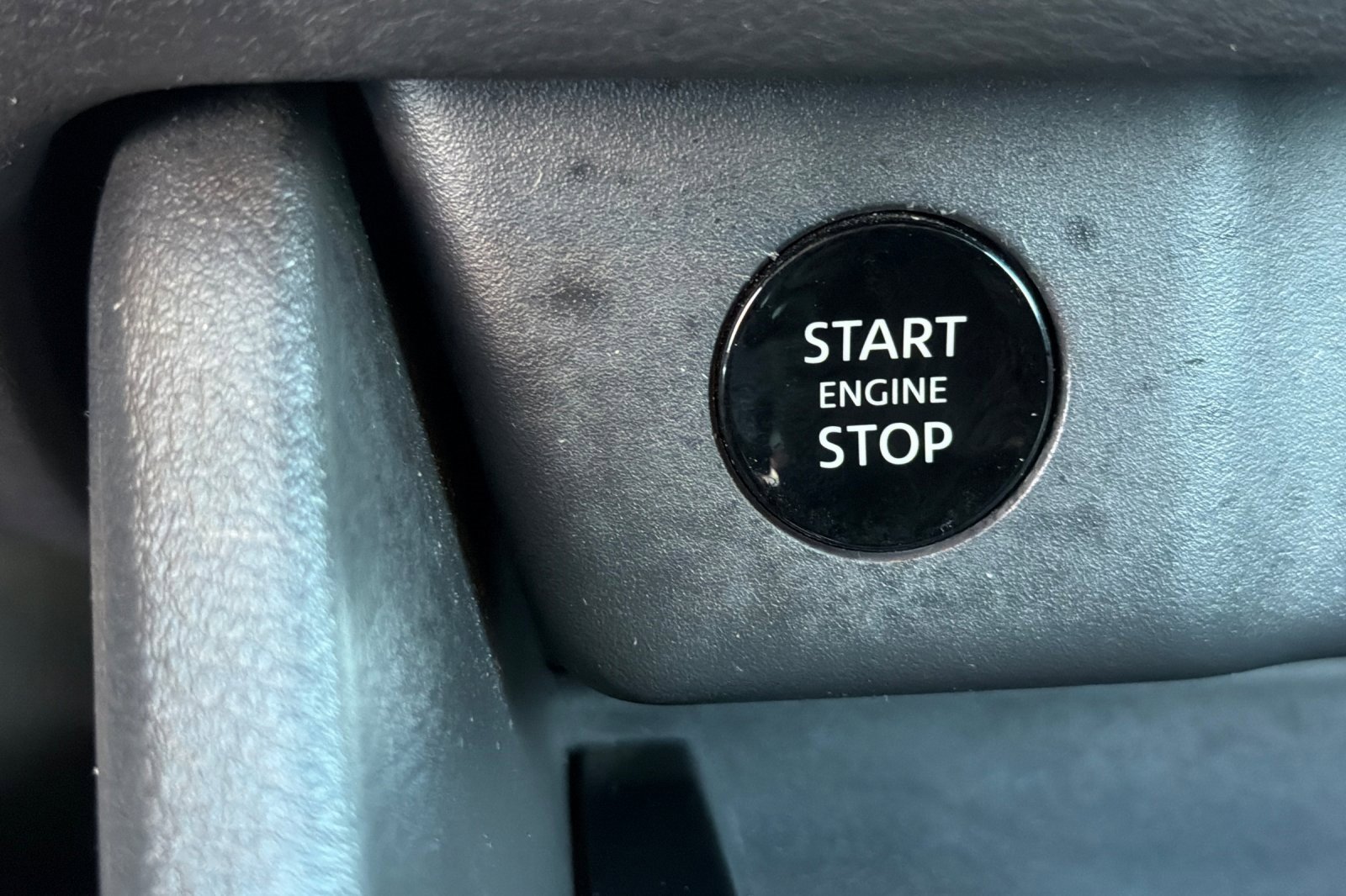 Used 2024 Nissan Rogue S image 22