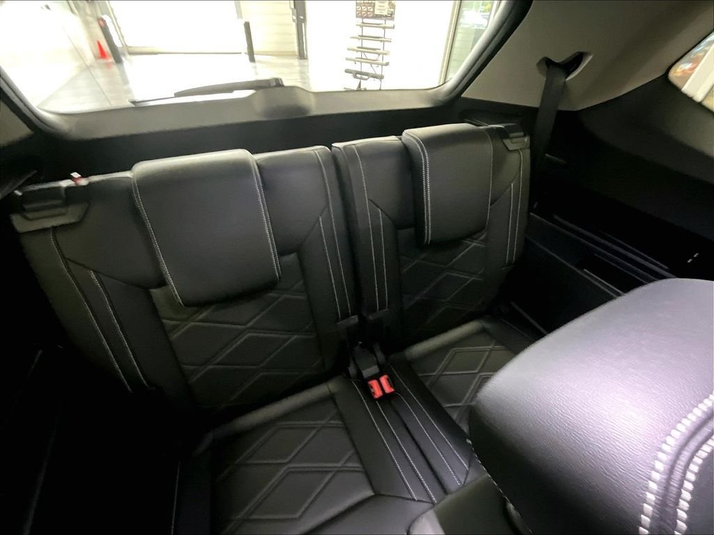 Used 2025 Volkswagen Atlas SE AWD/4WD image 17