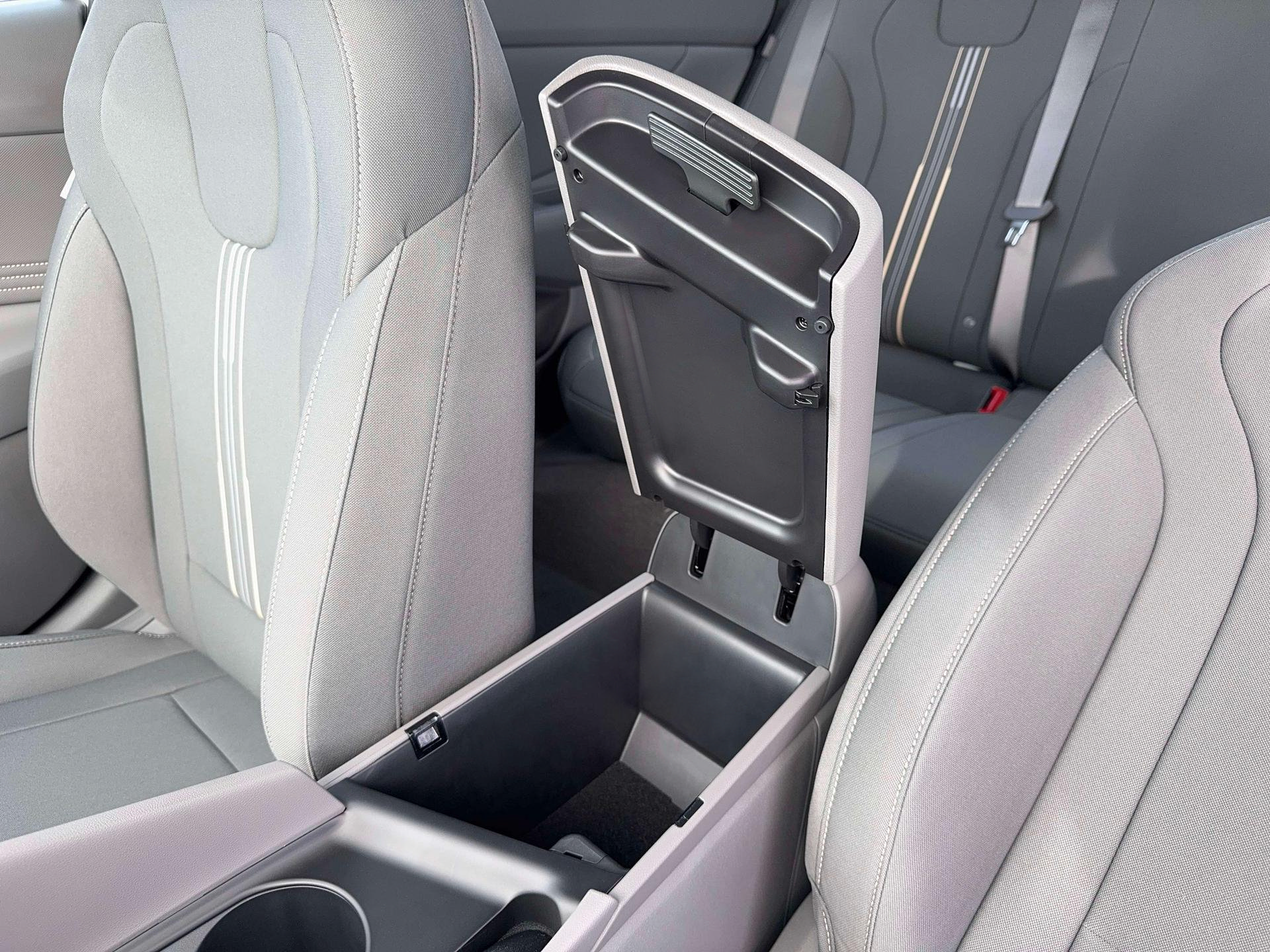 Certified 2026 Hyundai Elantra Sport FWD image 37
